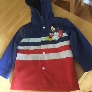 ☔️Disney raincoat 2T☔️